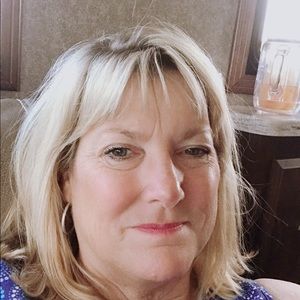 Meet your Posher, Lora